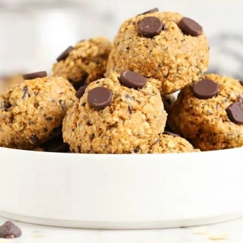 Healthy Breakfast Cookies with Oats & Peanut Butter