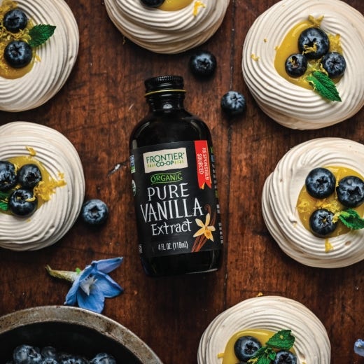 Mini Pavlovas with Lemon Curd and Blueberries Mini Pavlovas with Lemon Curd and Blueberries